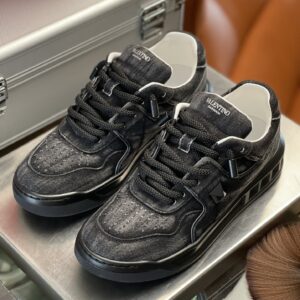balenciaga triple s
